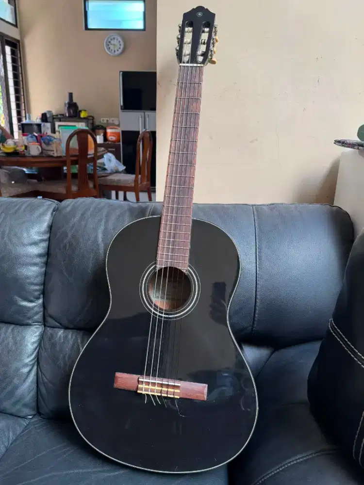 Gitar Yamaha C40 Hitam