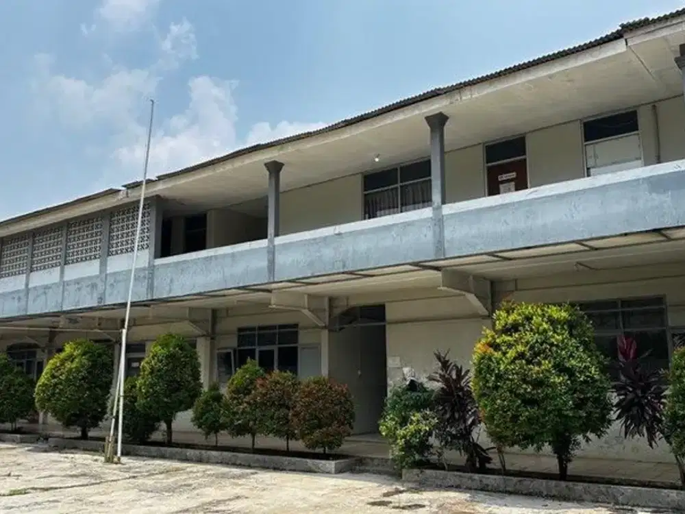Dijual Gedung Bekas Sekolah dengan halaman luas lokasi di Pamulang