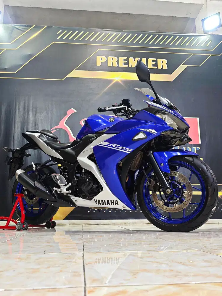 Yamaha R25 buru silver 250cc mewah murah mulus. Anugerah motor rungkut