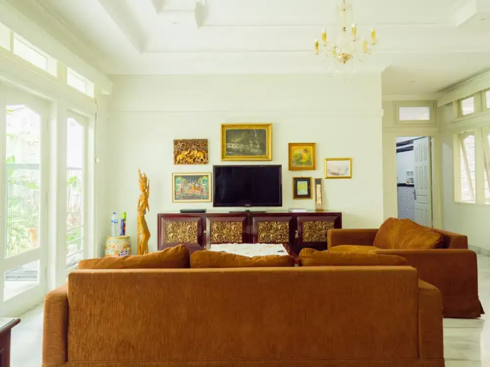 Dijual Rumah Mewah Siap Huni Lingkungan Asri Lokasi di Kawasan Elite Setrasari Bandung