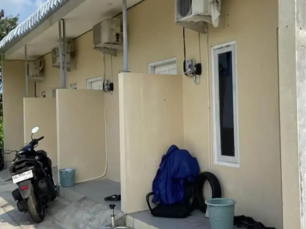 JUAL KOS MURAH AKTIF 4 KAMAR AC PLUS KAMAR MANDI DALAM DEKAT LUWES GENTAN MALL MEPET SOLO