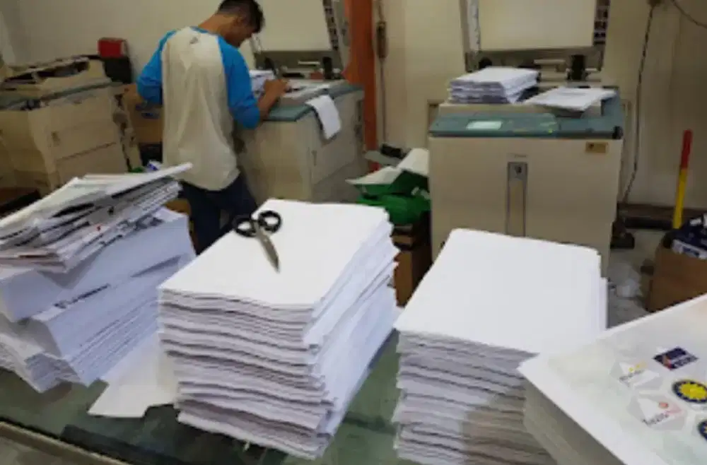 Cari karyawan buat kerja di foto copy