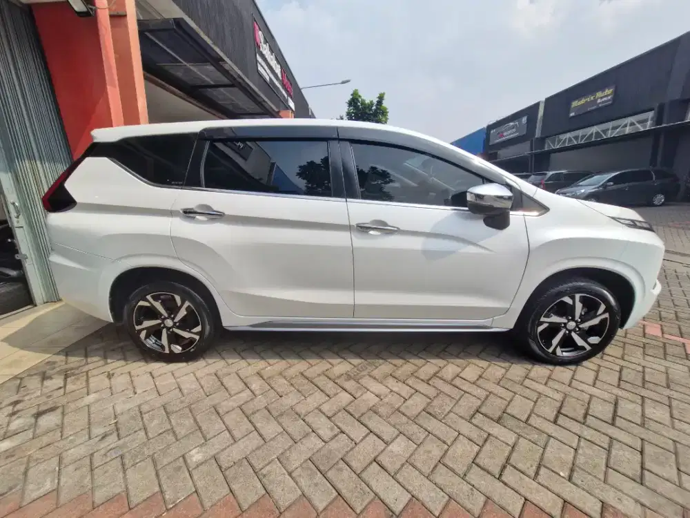 Mitsubishi Xpander Ultimate 1.5 Automatic 2022 Bensin Putih Metalik