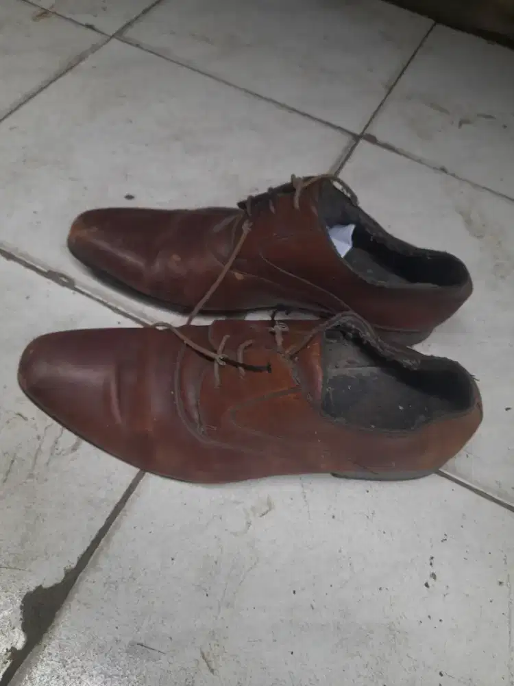 Sepatu pedro kulit