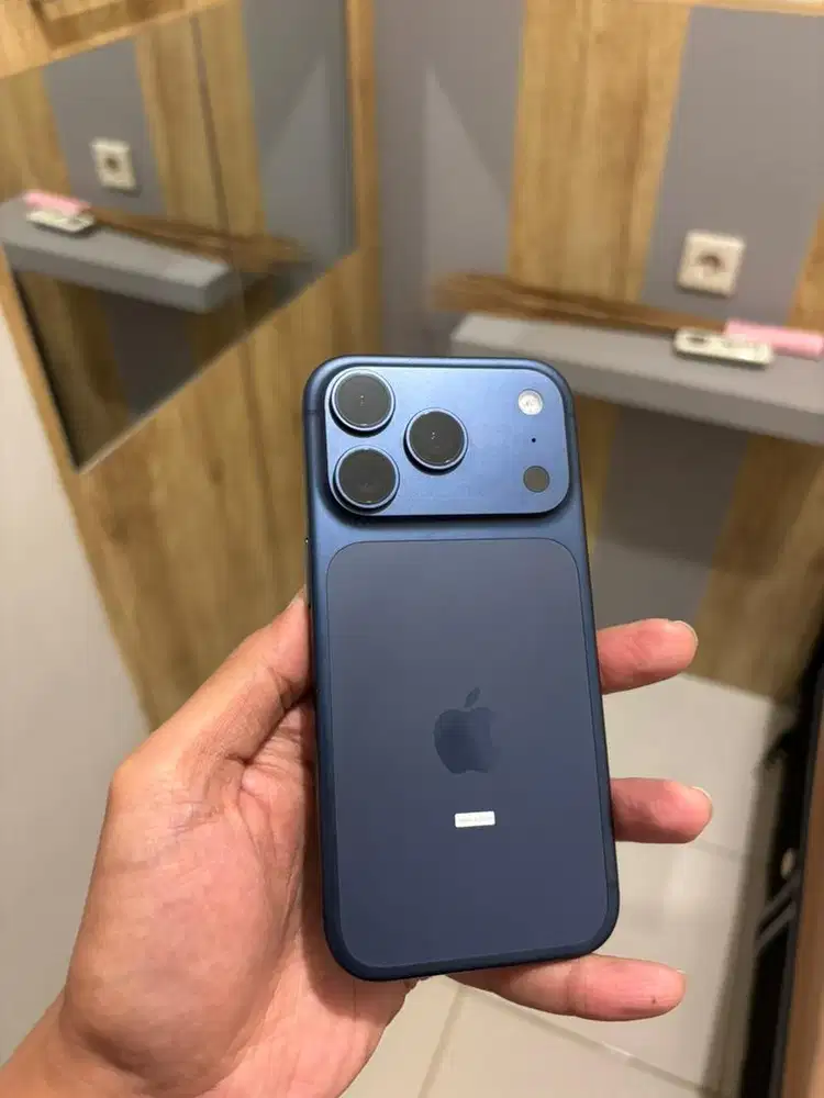 IPHONE 17pro 256 blue