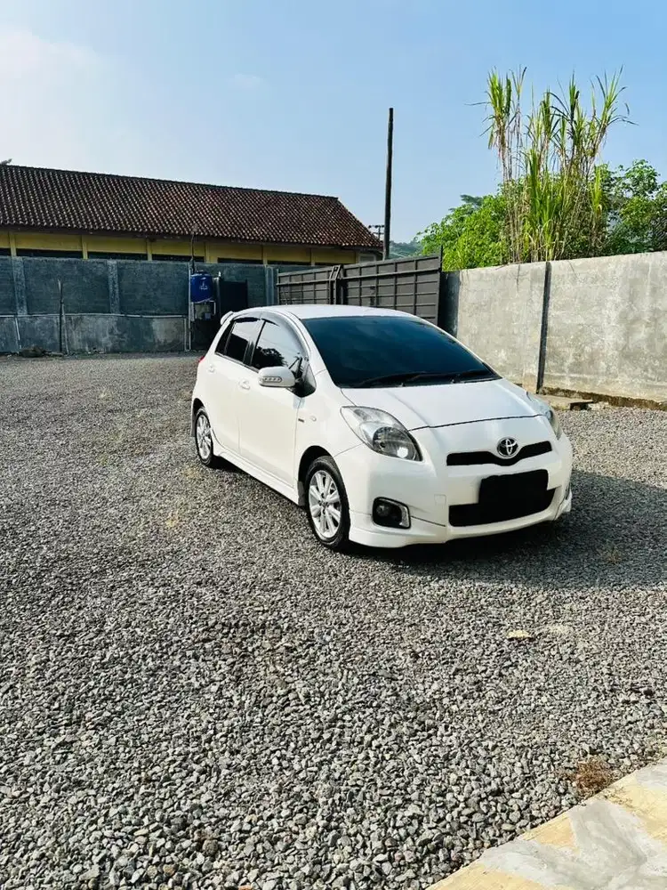 Yaris 2012 E matic
