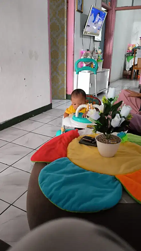 Dicari art + baby sitter