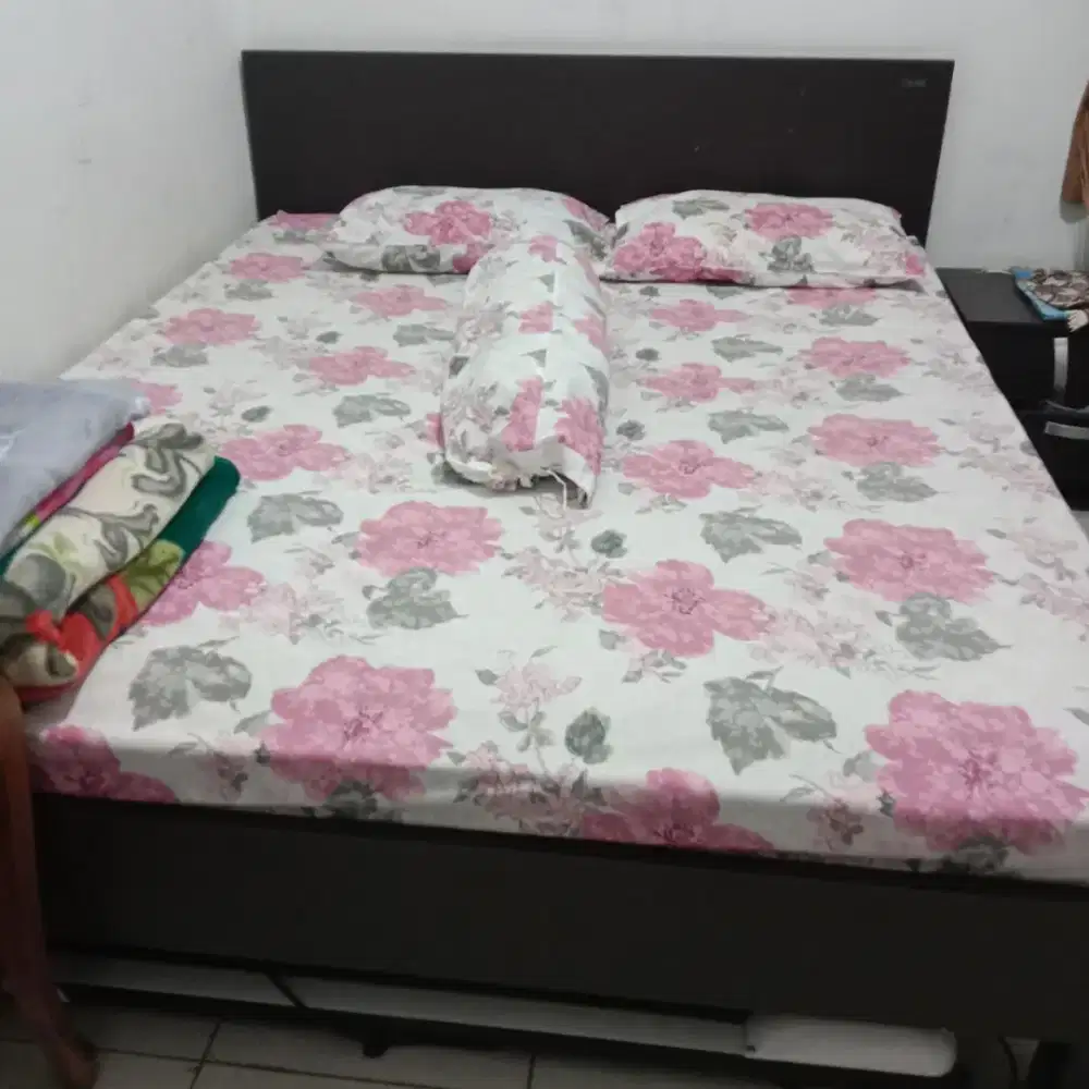 Kasur dan dipan
