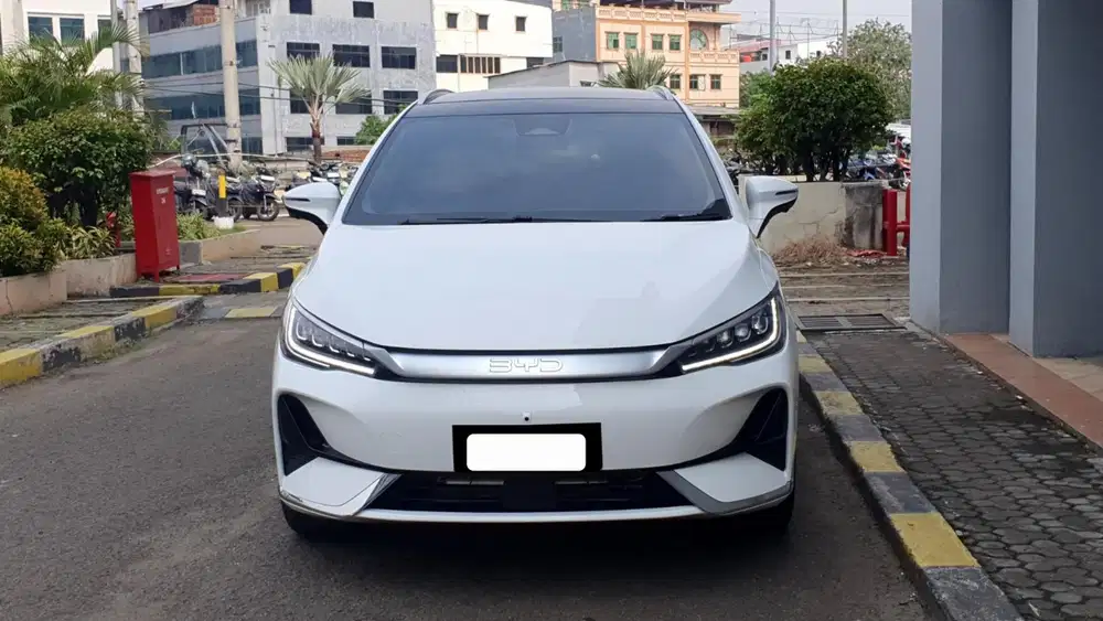Byd m6 superior captain 6 seater 2025 putih