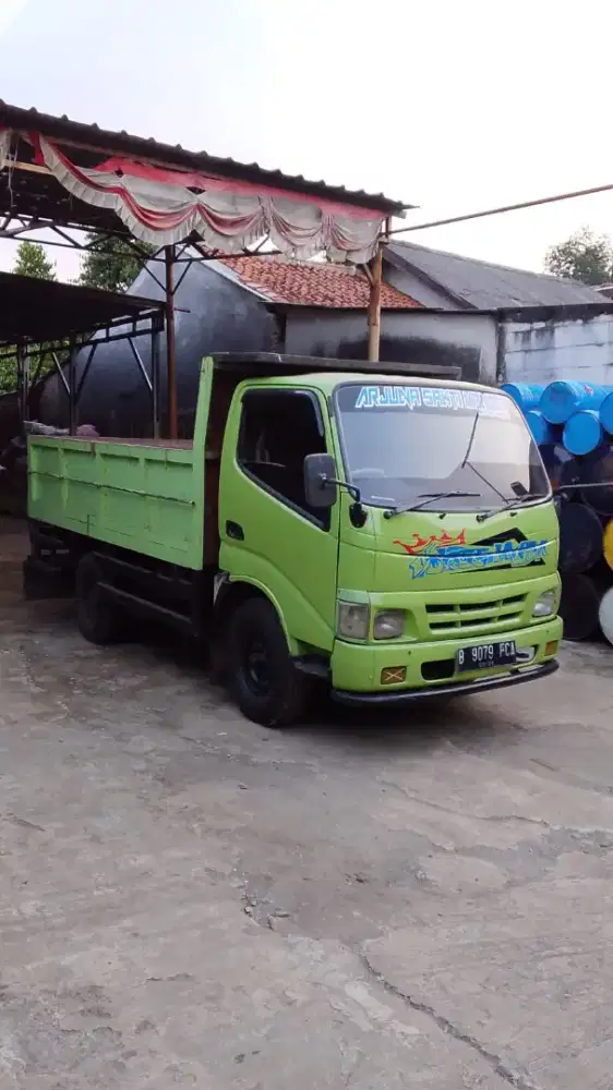 Truk Hino Dutro Engkel bak th 2009