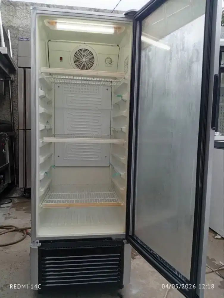 BERGARANSI Showcase merk Polytron
Kapasitas 180 litter
Rak 3 pcs
ORI