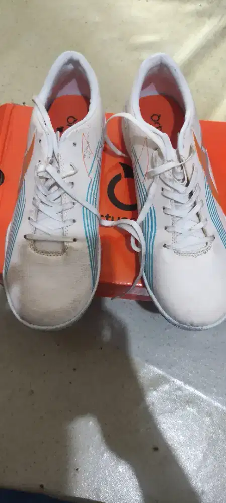 Sepatu futsal masih bagus