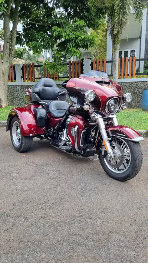 HARLEY DAVIDSON TRI GLIDE 2014 MYSTERIOUS RED SUNGLO