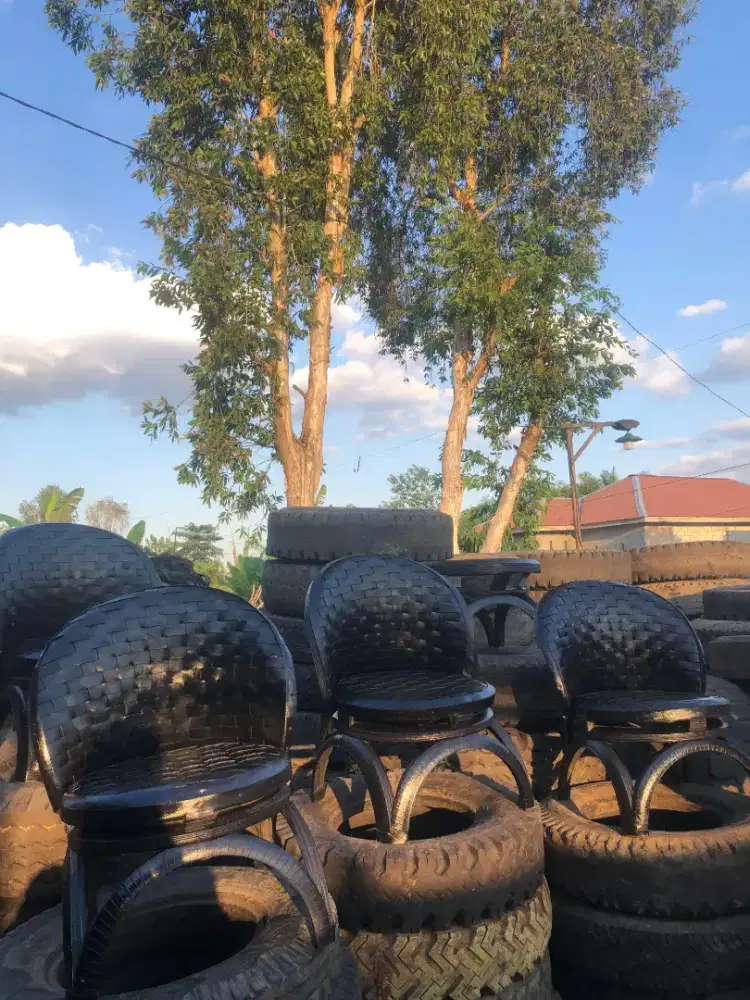 kursi karet hitam polos