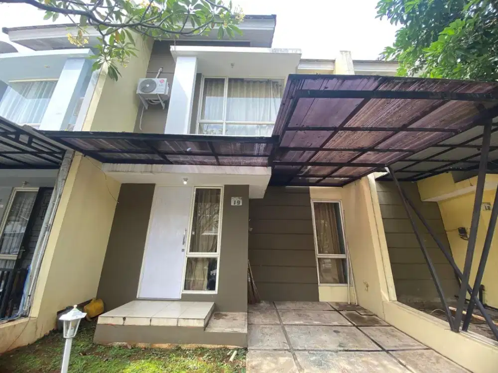 Di jual rumah cantik strategis siap huni.