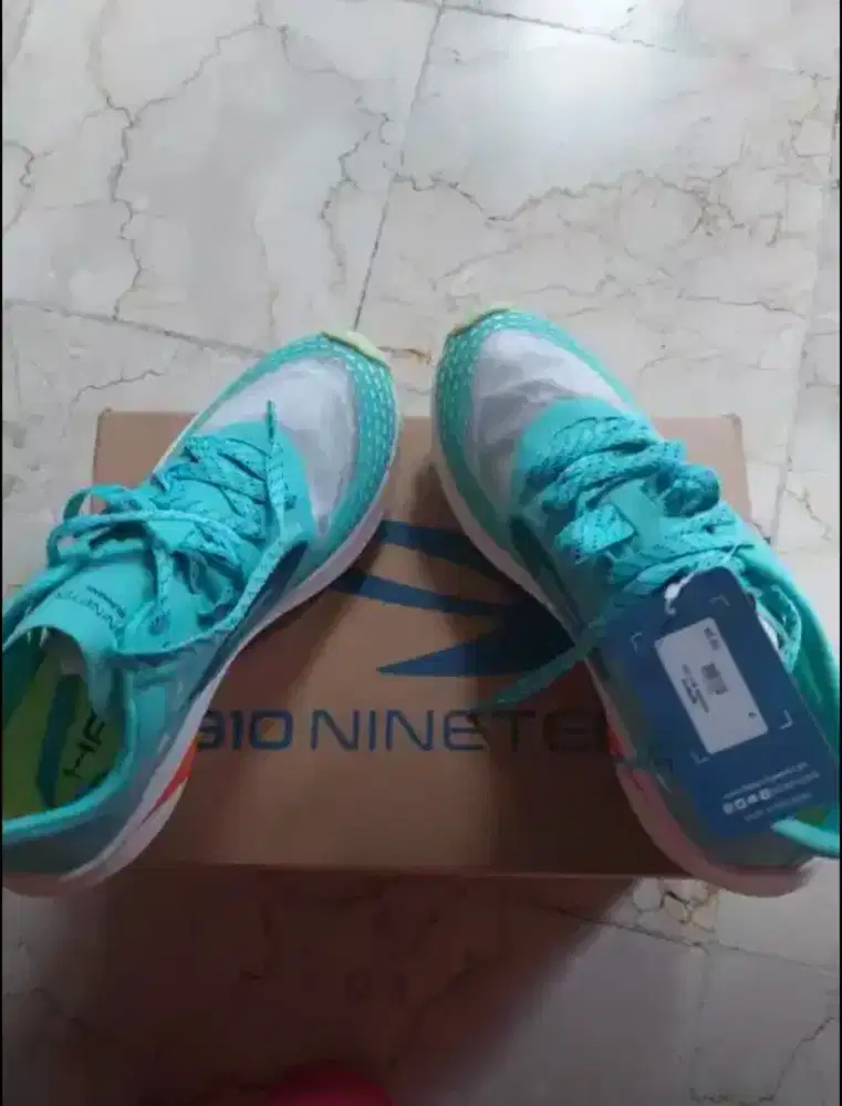 sepatu running nineteen