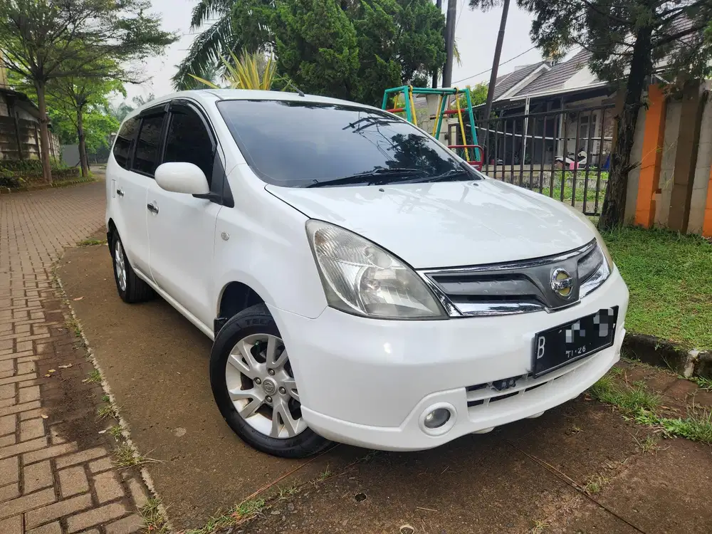 Nissan Grand livina 2011 Bensin