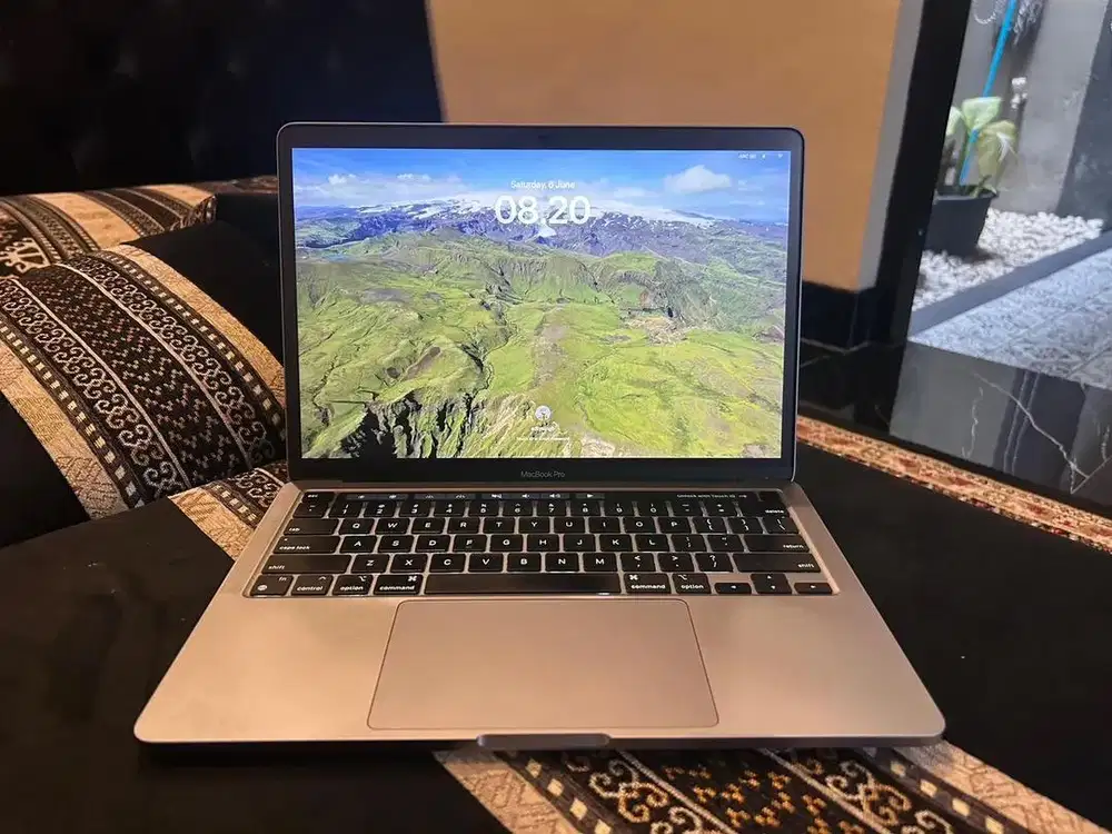 MacBook Pro M1 8/256gb 13-inch.