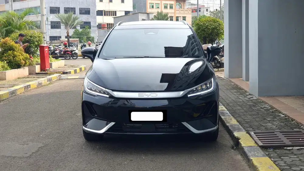 Byd m6 superior captain seat 6 seater 2025 hitam