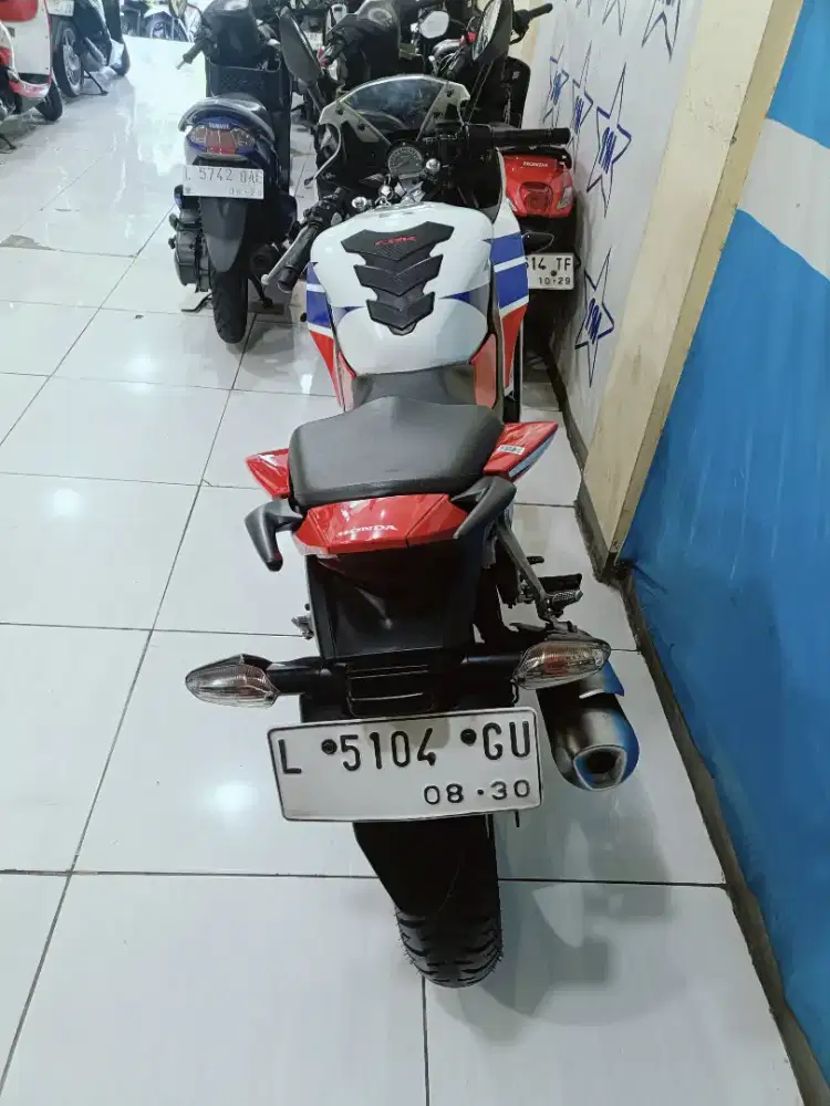 Honda CBR 150R TAHUN 2015 KM RENDAH TIDAK BISA KREDIT TAHUN TUA