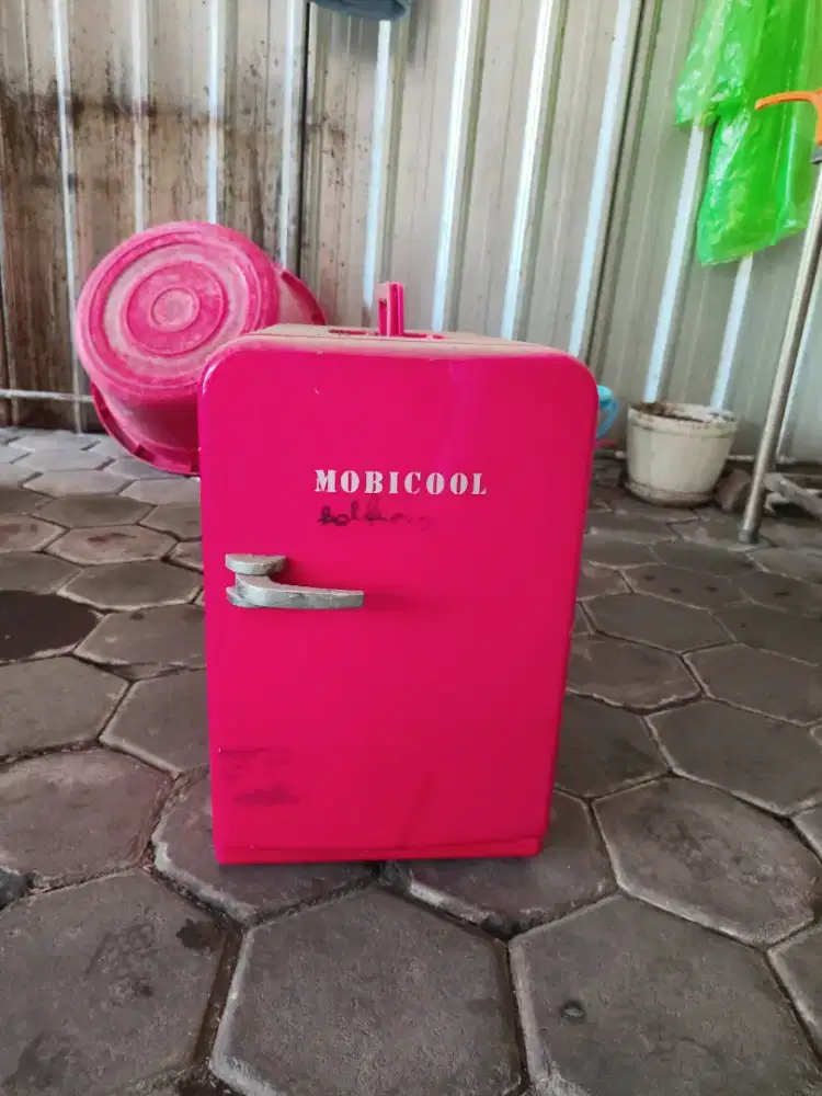 Mobicool Mini Fridge F15 12/230 merah Bekas – Bisa AC 220V & DC 12V