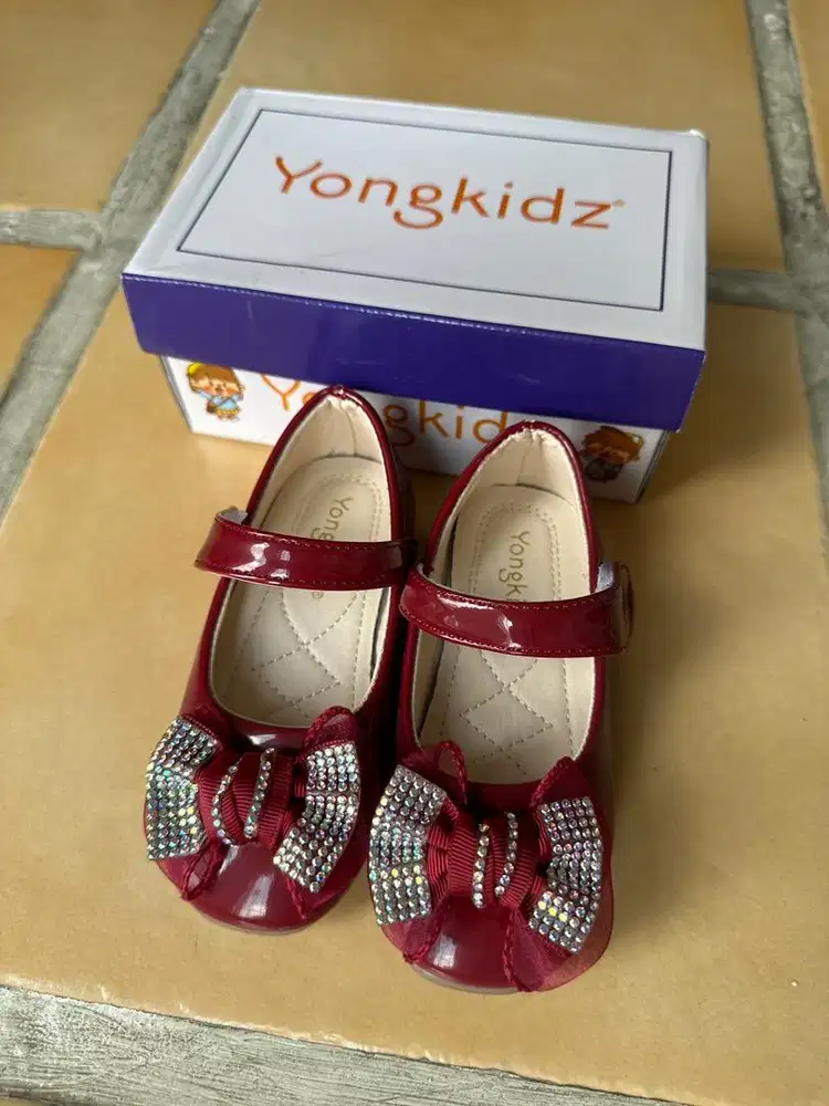 Sepatu anak perempuan Yongkidz