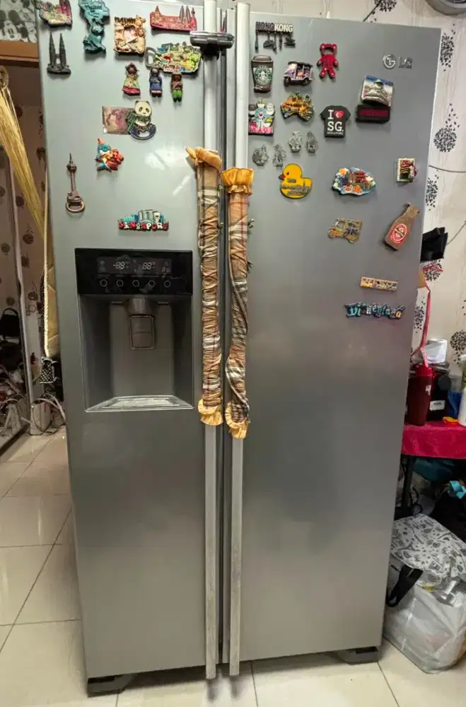Kulkas 2 pintu dan mini bar