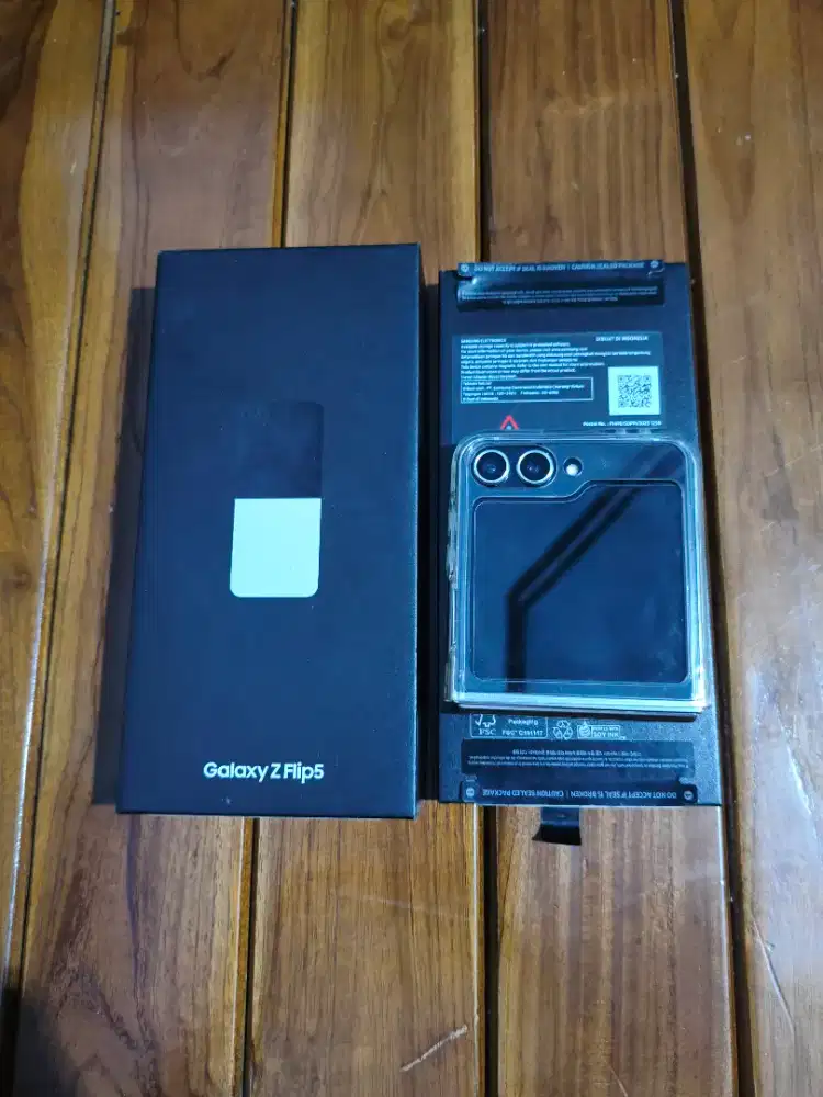 Samsung Z flip 5 8/256 Sein