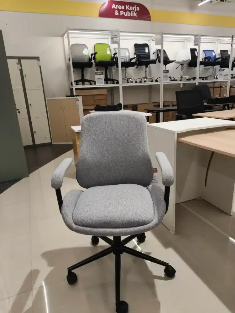 Kursi kantor empuk dan nyaman berbahan besi