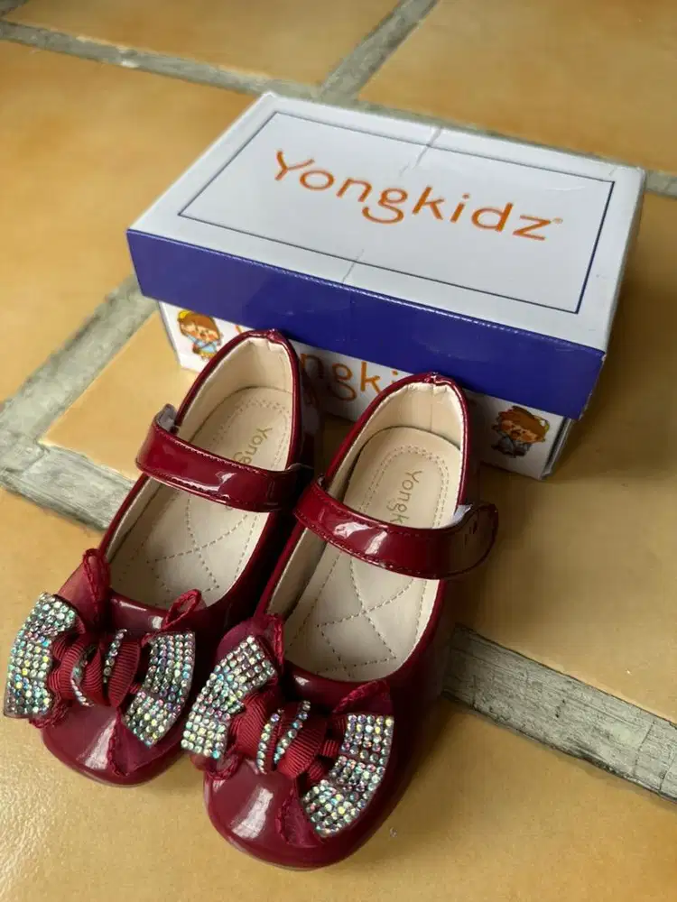 Sepatu anak perempuan Yongkidz