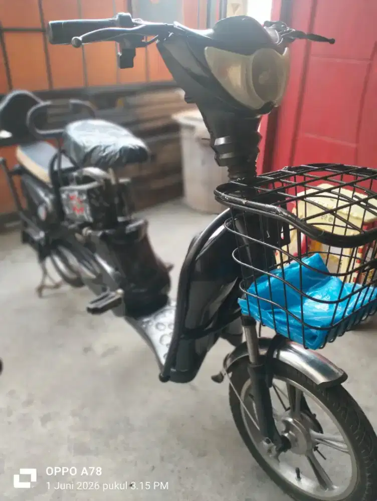sepeda listrik selis bekas kondisi siap pakai