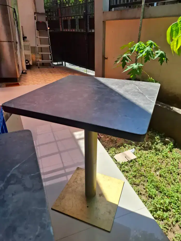 Meja makan / meja taman