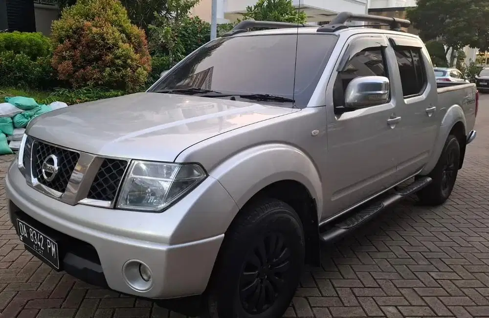 Nissan navara tahun 2011 double cabin