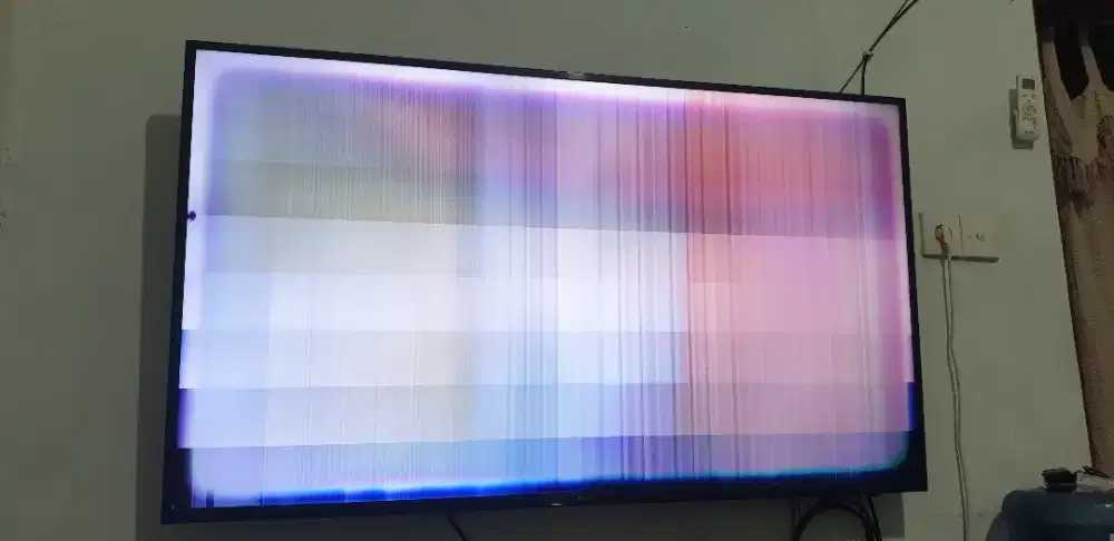 Samsung Smart TV 55'inc layar retak