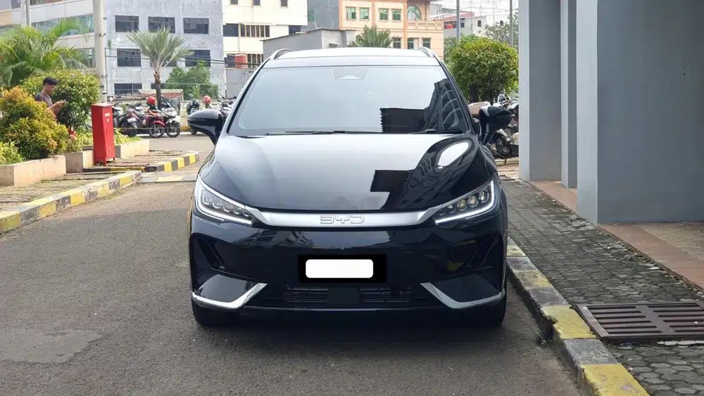 Byd m6 superior captain seat 6 seater 2025 hitam