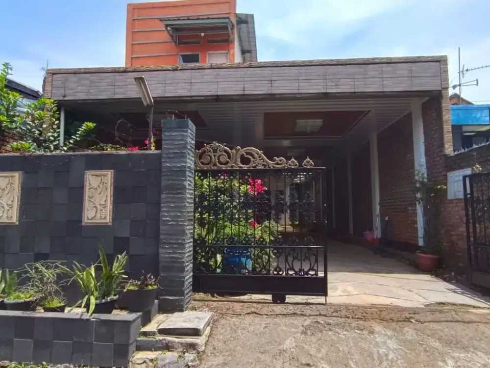 TURUN HARGA ! RUMAH DALAM KOMPLEK STRATEGIS DENGAN LINGKUNGAN NYAMAN DI BUAH BATU KOTA BANDUNG