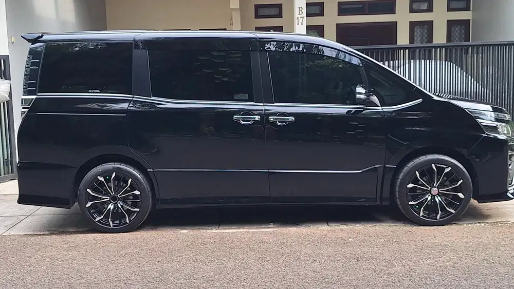 Toyota Voxy 2021 Bensin