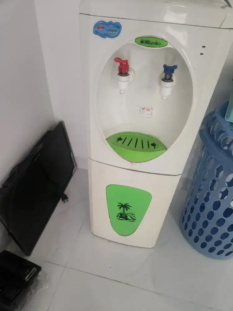 Dispenser tinggi