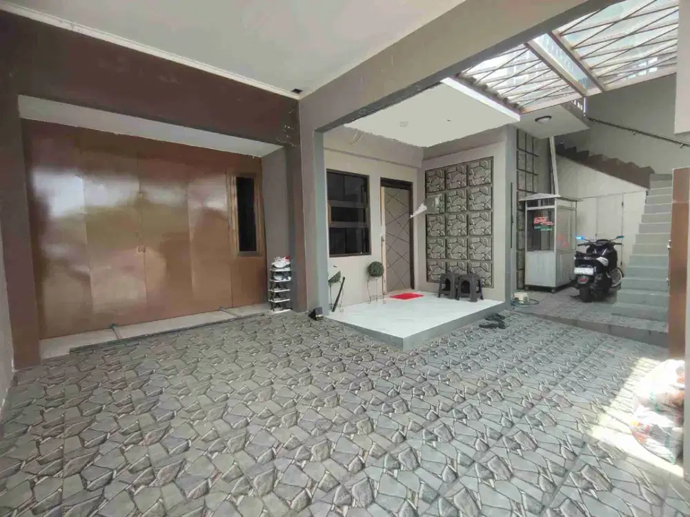 Rumah Lux 2 Lantai di Taman Kopo Indah III Blok E