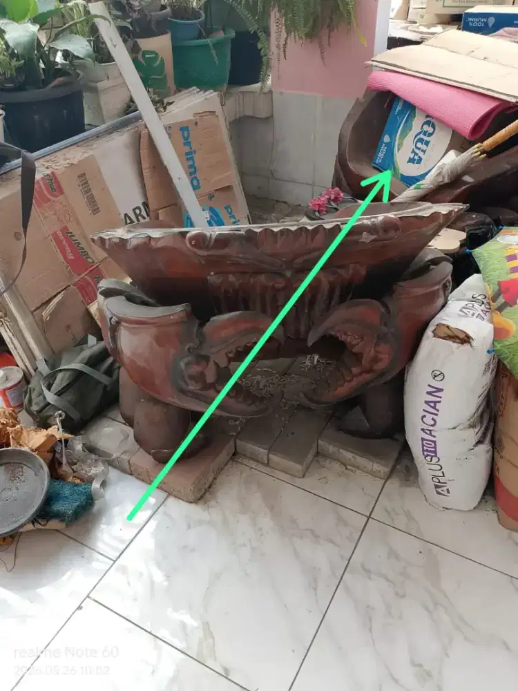Kursi jati motif bentuk kepiting