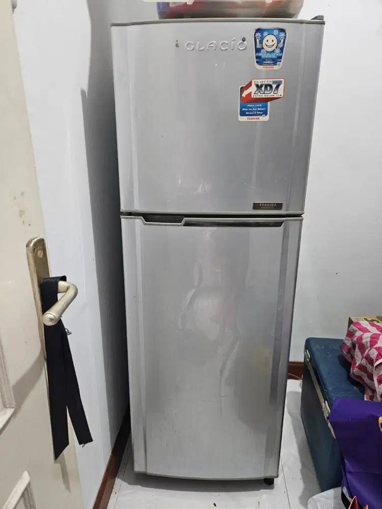 Kulkas 2 Pintu Toshiba Glacio