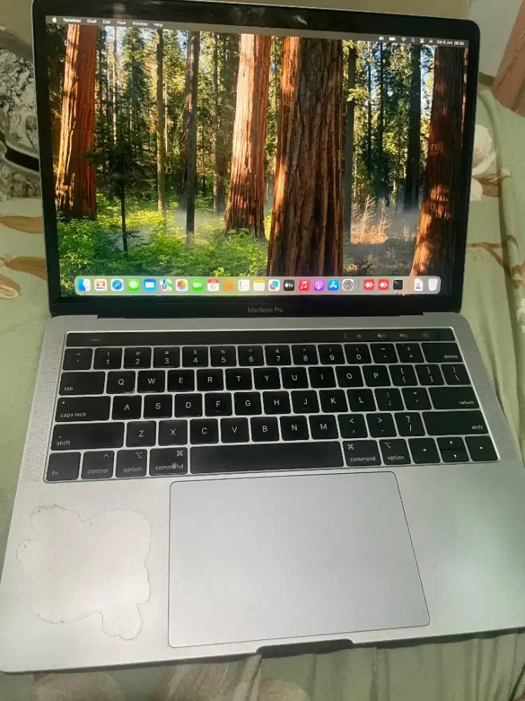 Macbook Pro 13 inch 2019 core i5 Ram 8 GB SSD 256 GB  touch bar