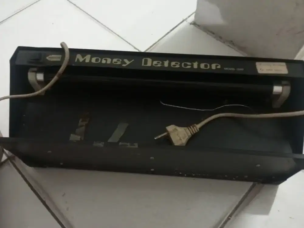 Alat detector money