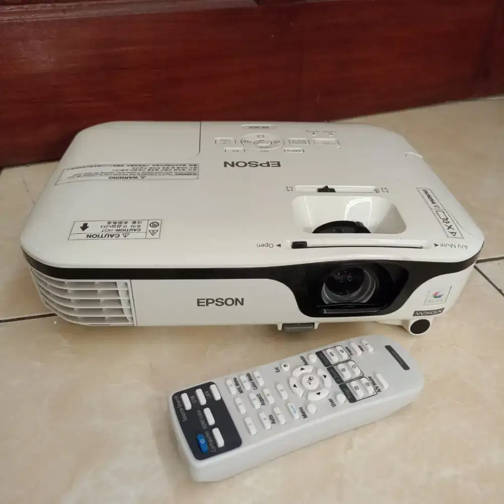 Proyektor Epson W12