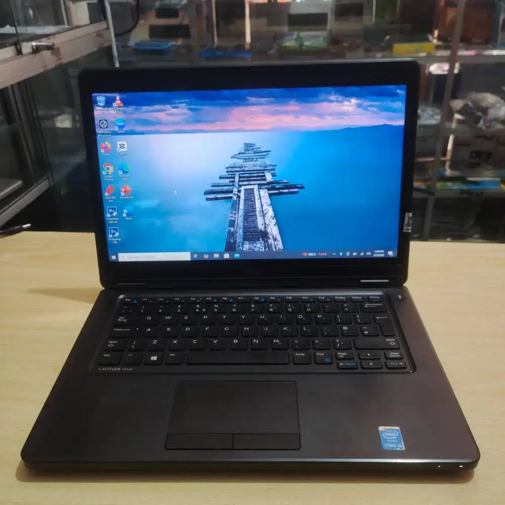 Laptop Dell Intel Core i5 Touchscreen layar sentuh 8/256 SSD