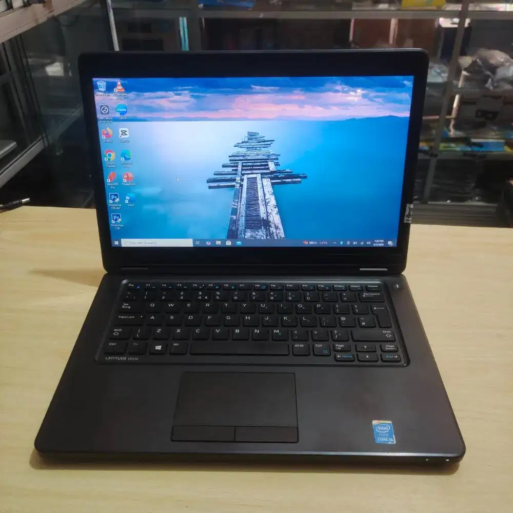 Laptop Dell Intel Core i5 Touchscreen layar sentuh 8/256 SSD