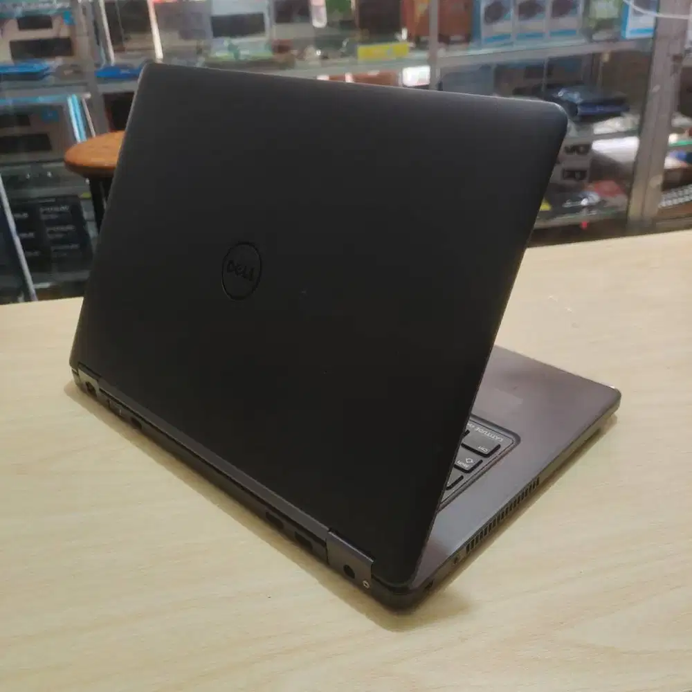 Laptop Dell Intel Core i5 Touchscreen layar sentuh 8/256 SSD
