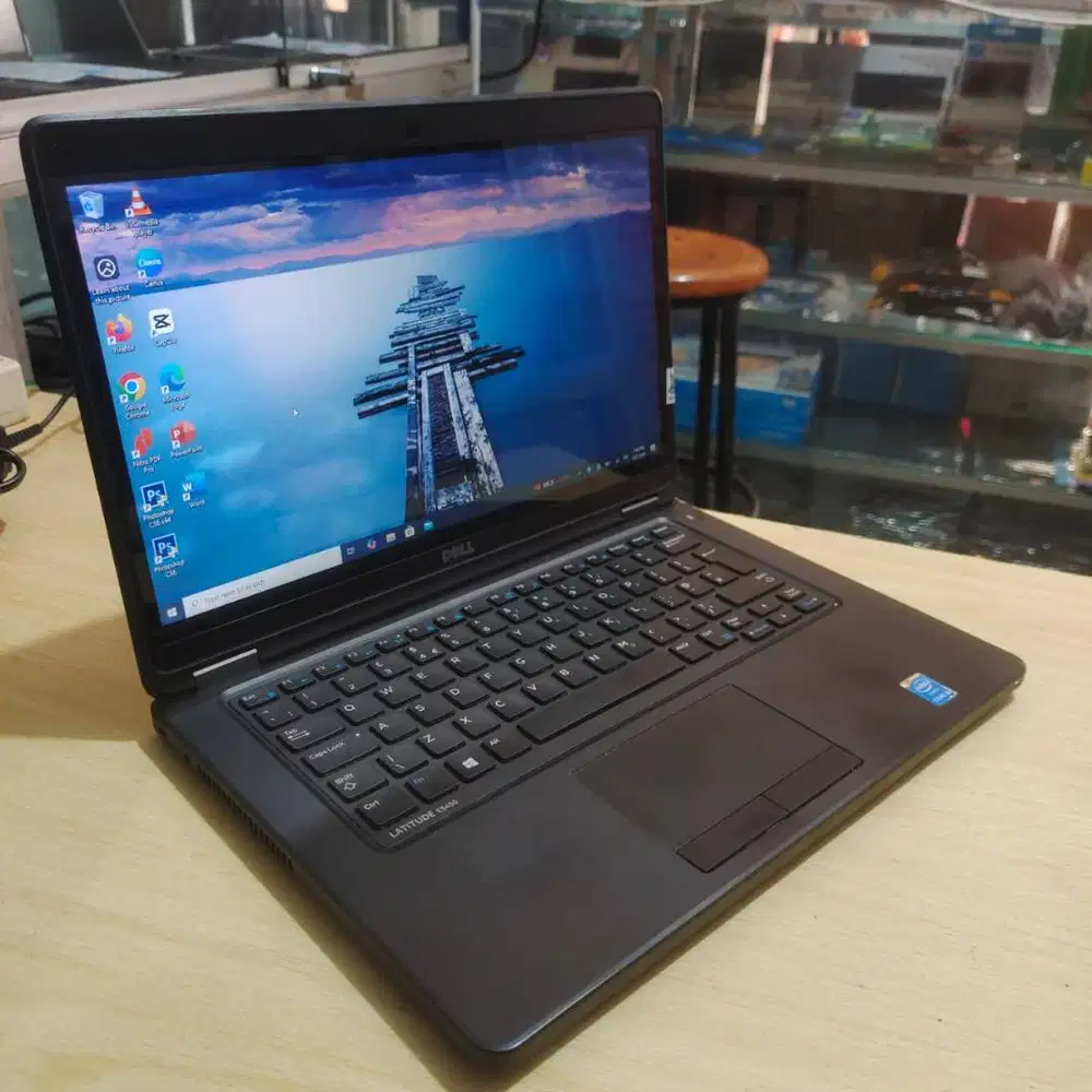 Laptop Dell Intel Core i5 Touchscreen layar sentuh 8/256 SSD