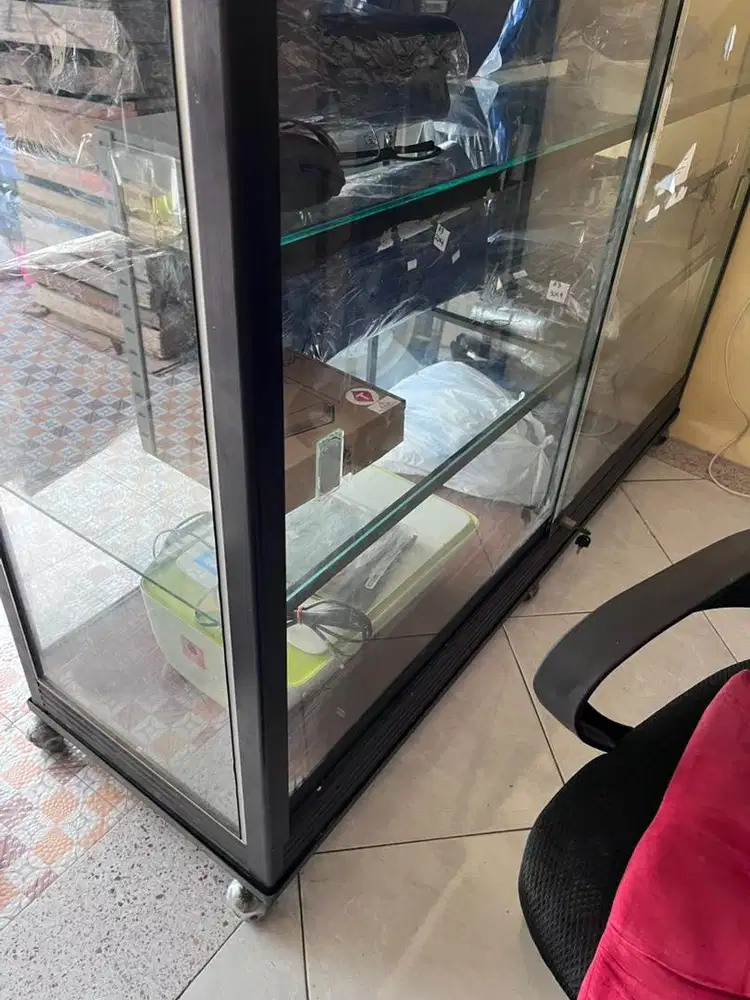 Etalase kaca besi 2meter