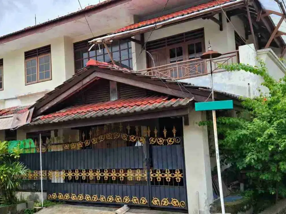 Dijual Rumah Luas Posisi Hook 2 Lantai dalam Perumahan di Ciputat Tangerang Selatan dekat dengan Bintaro Jaya Xchange Mall.